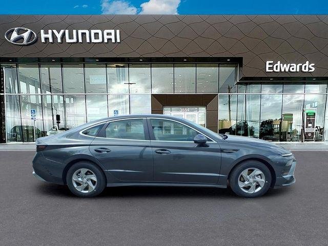 New 2026 Gray Hyundai SE image 5