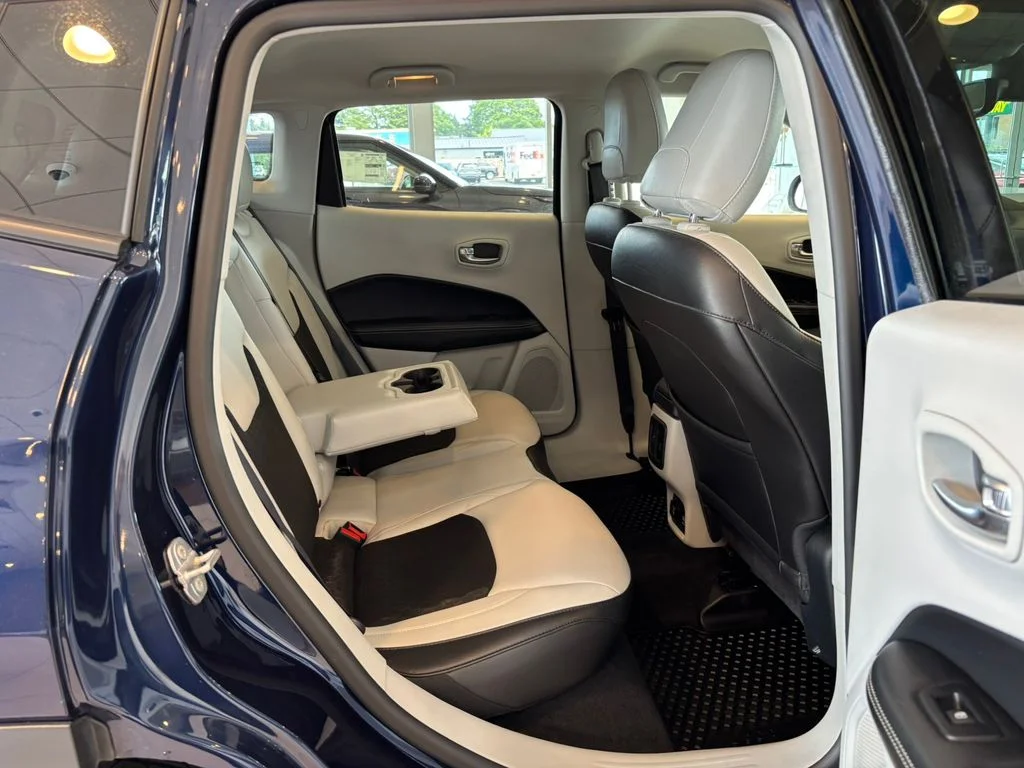 Used 2018 Blue Jeep Latitude image 28