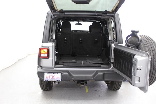 Used 2019 Silver Jeep Unlimited Sport S image 9
