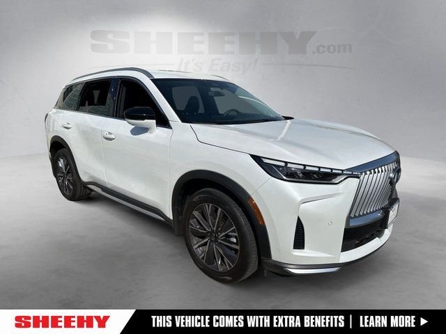 Used 2026 White INFINITI LUXE image 1