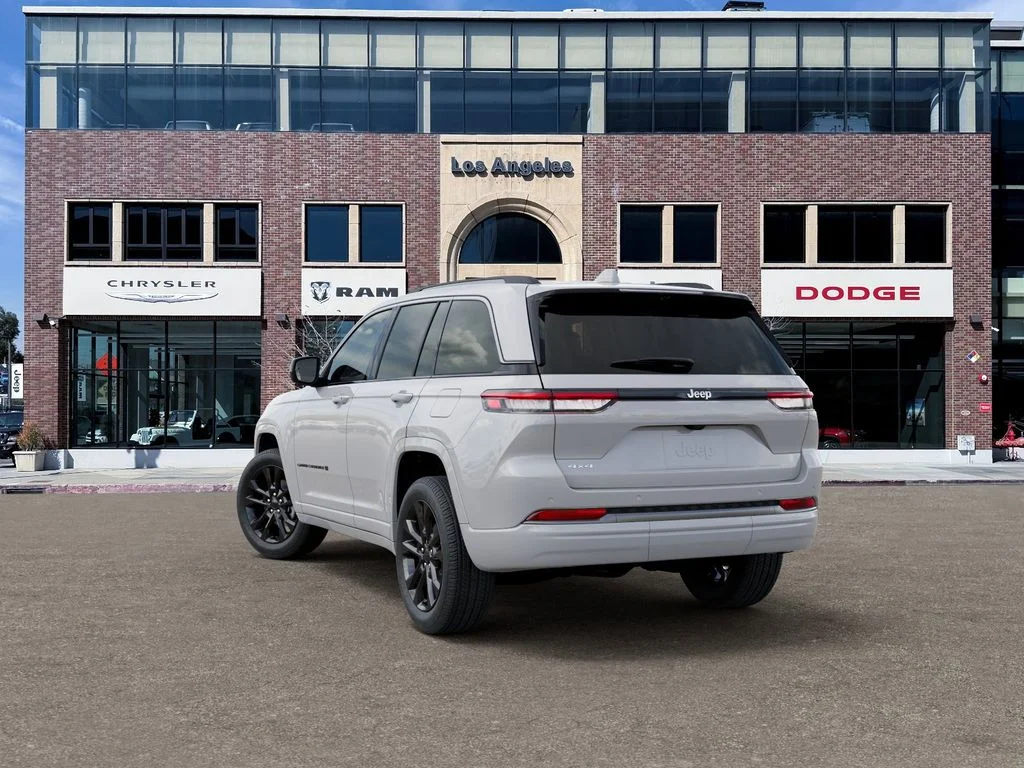 New 2026 Bright White Clear-Coat Exterior Paint Jeep Limited Reserve image 3