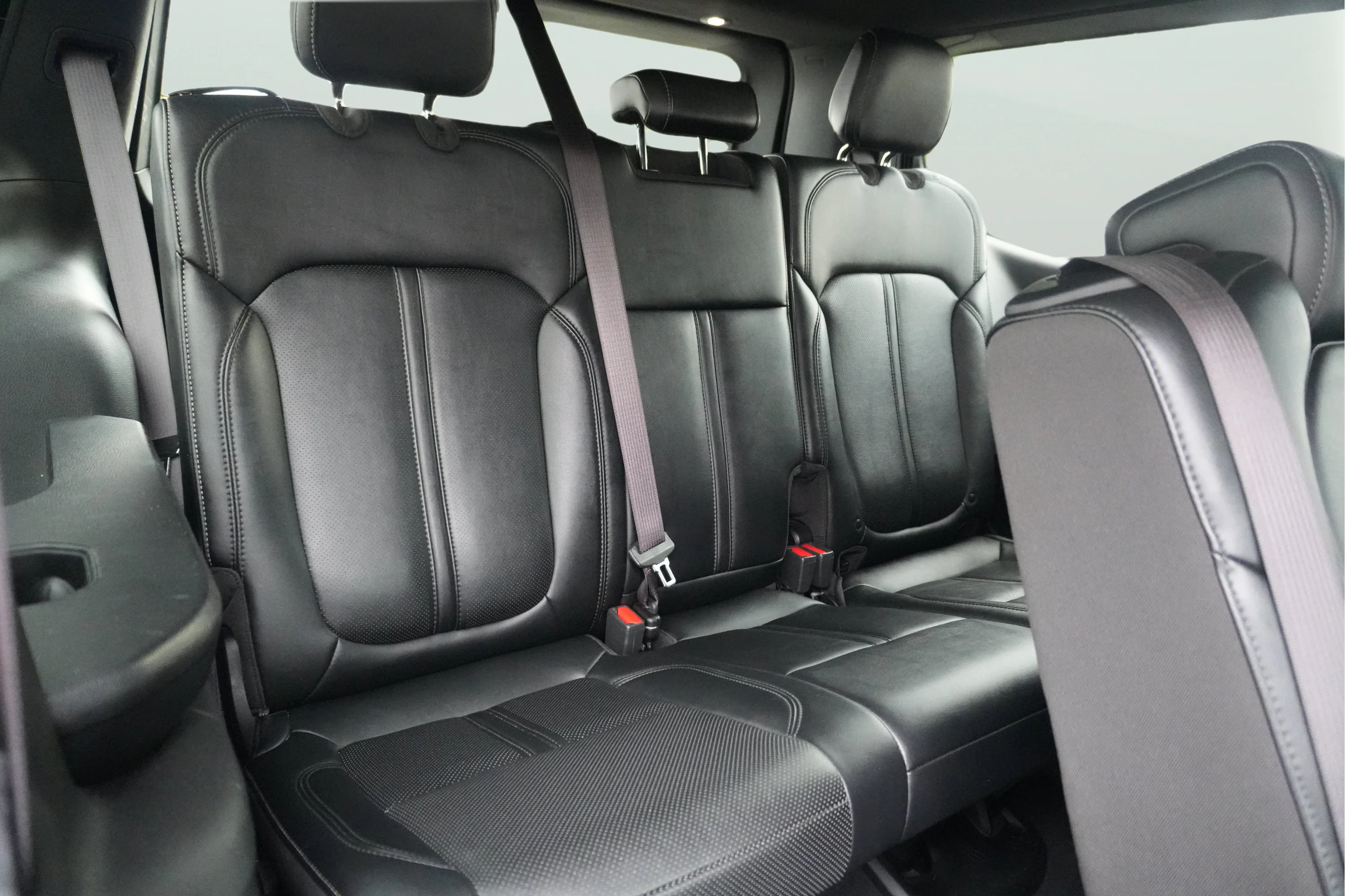 Used 2024 Diamond Black Crystal Pearlcoat Jeep Series II image 24