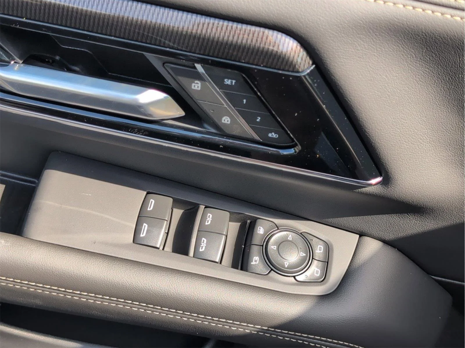 New 2026 Sterling Metallic GMC Elevation image 28