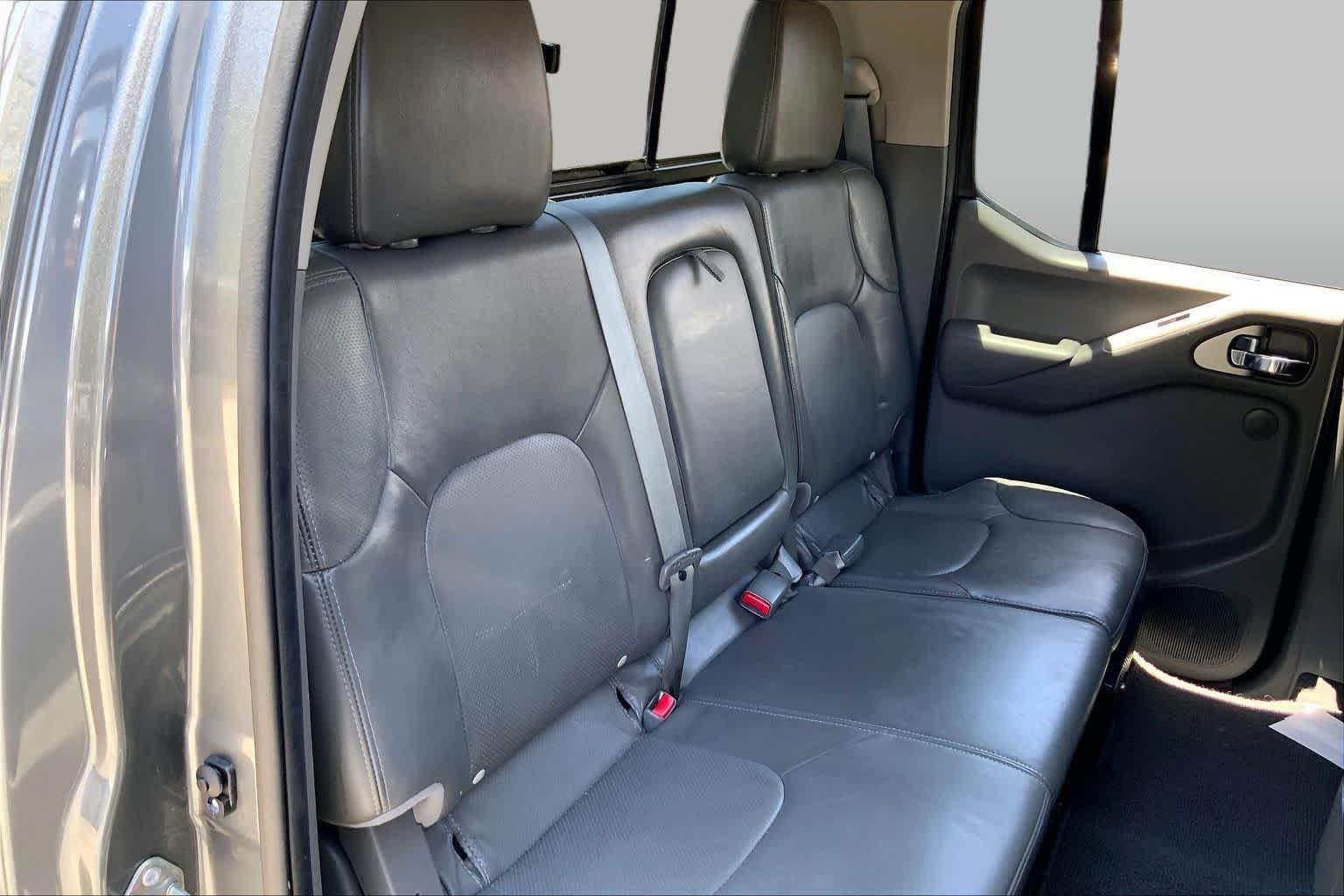 Used 2019 Gun Metallic Nissan SL image 17