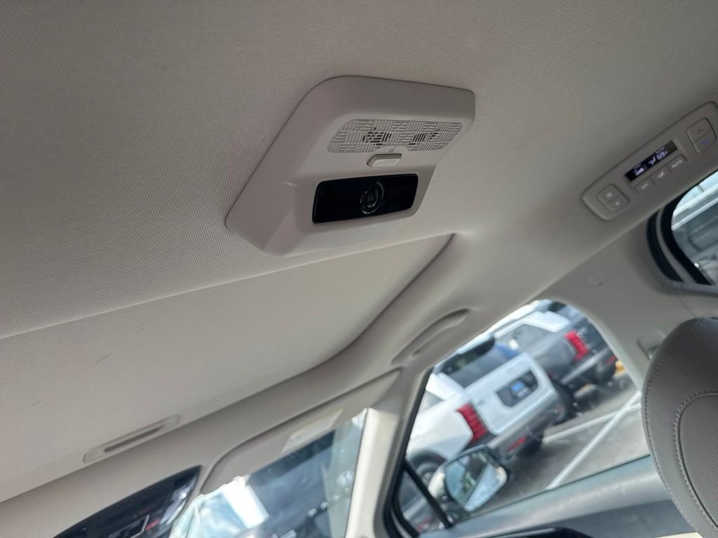 Used 2025 White Kia SX Prestige image 13