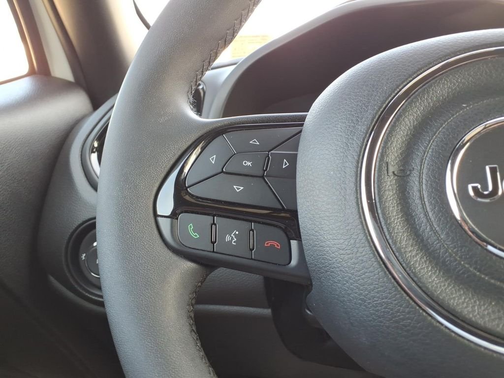 Used 2022 Alpine White Clearcoat Jeep Altitude image 22
