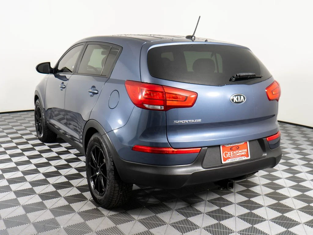 Used 2015 Blue Kia LX image 4