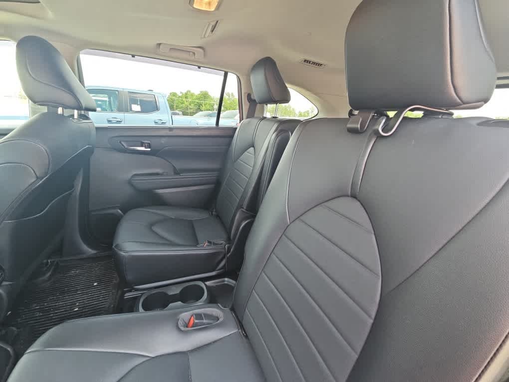Used 2021 Ruby Flare Pearl Toyota XLE image 12