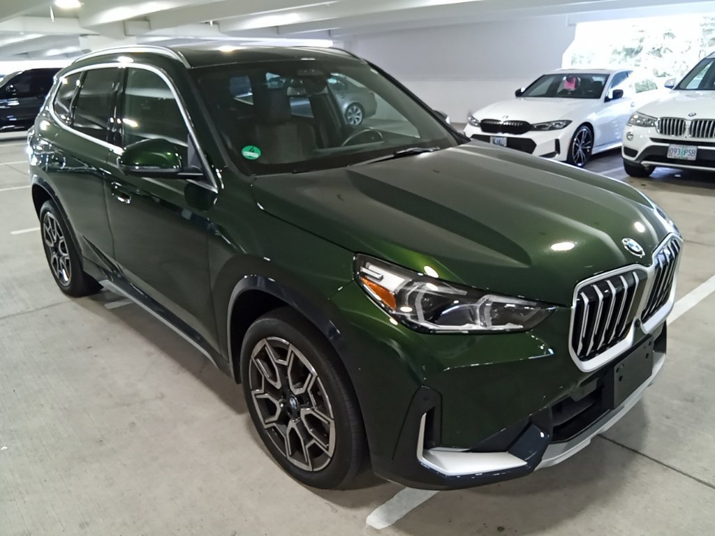 Used 2025 Blue Bay Lagoon Metallic BMW xDrive28i image 3