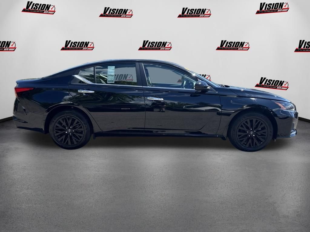 Used 2025 Black Nissan 2.5 SV image 4