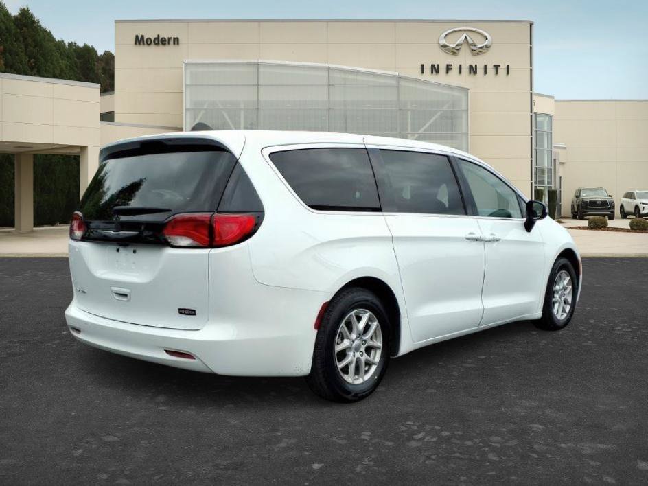 Used 2023 Bright White Clearcoat Chrysler LX image 6