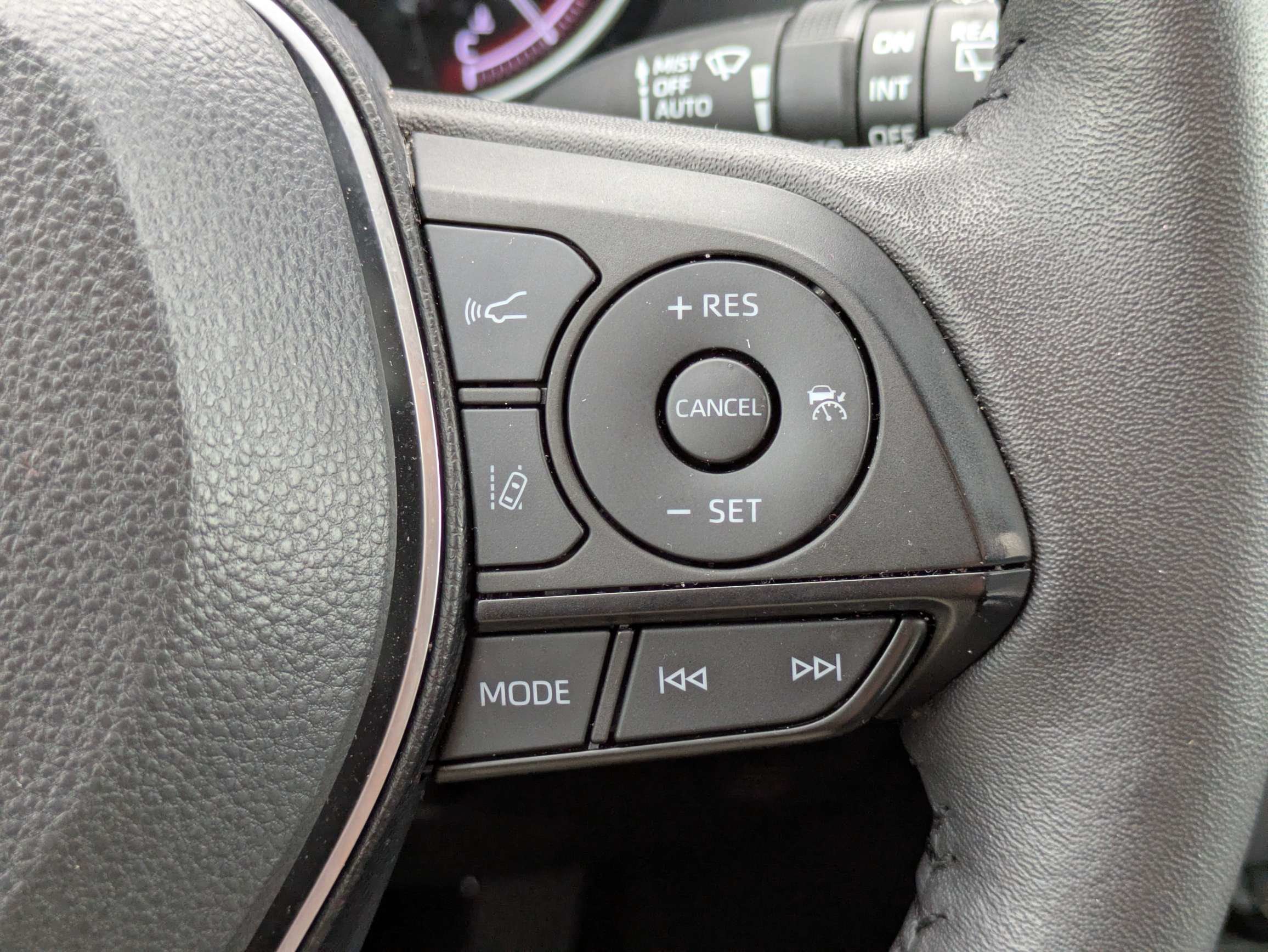 Used 2024 Pearl Toyota XLE Premium image 25