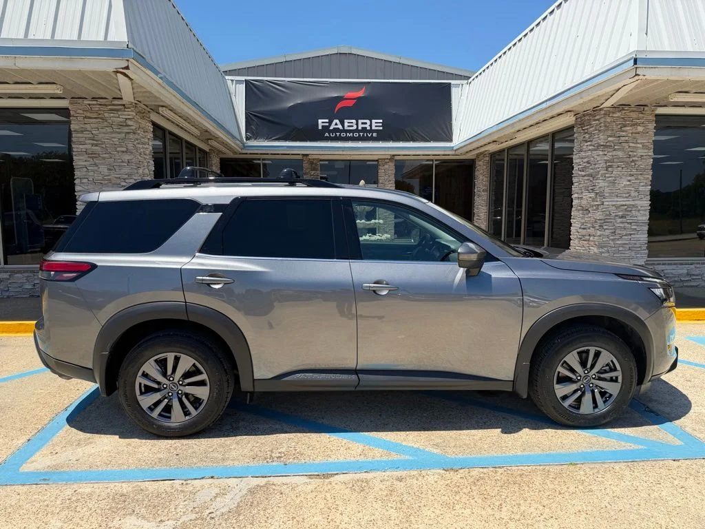 Used 2025 Gray Nissan SV image 4
