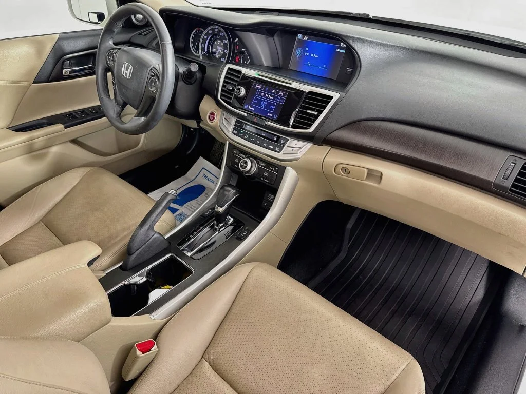 Used 2015 White Honda EX-L image 36