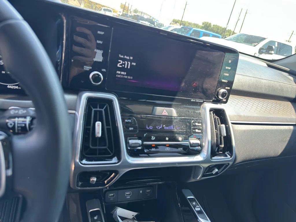 Used 2023 Glacial White Pearl Kia SX image 15