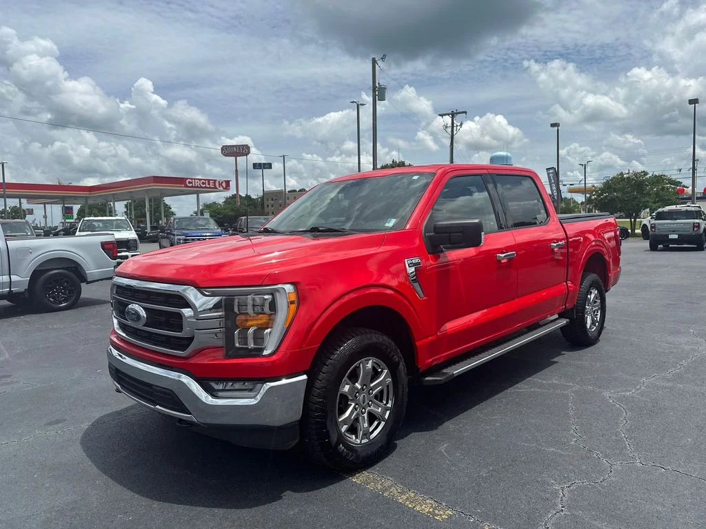 Used 2022 Red Ford XLT image 3