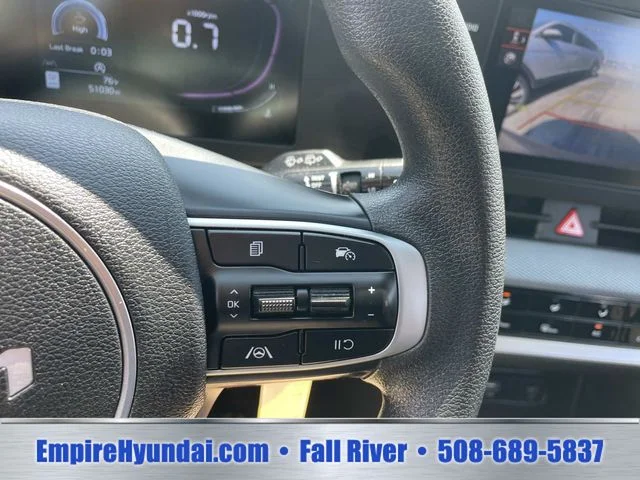 Used 2024 White Kia LX image 27