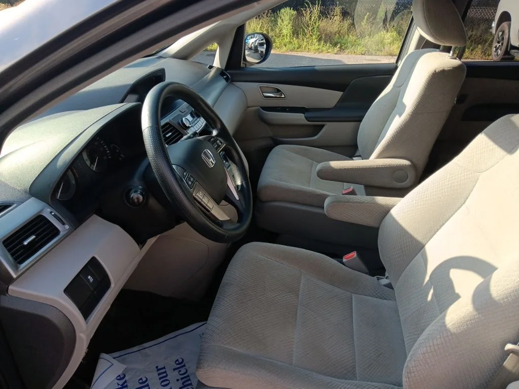Used 2016 Modern Steel Metallic Honda LX image 12