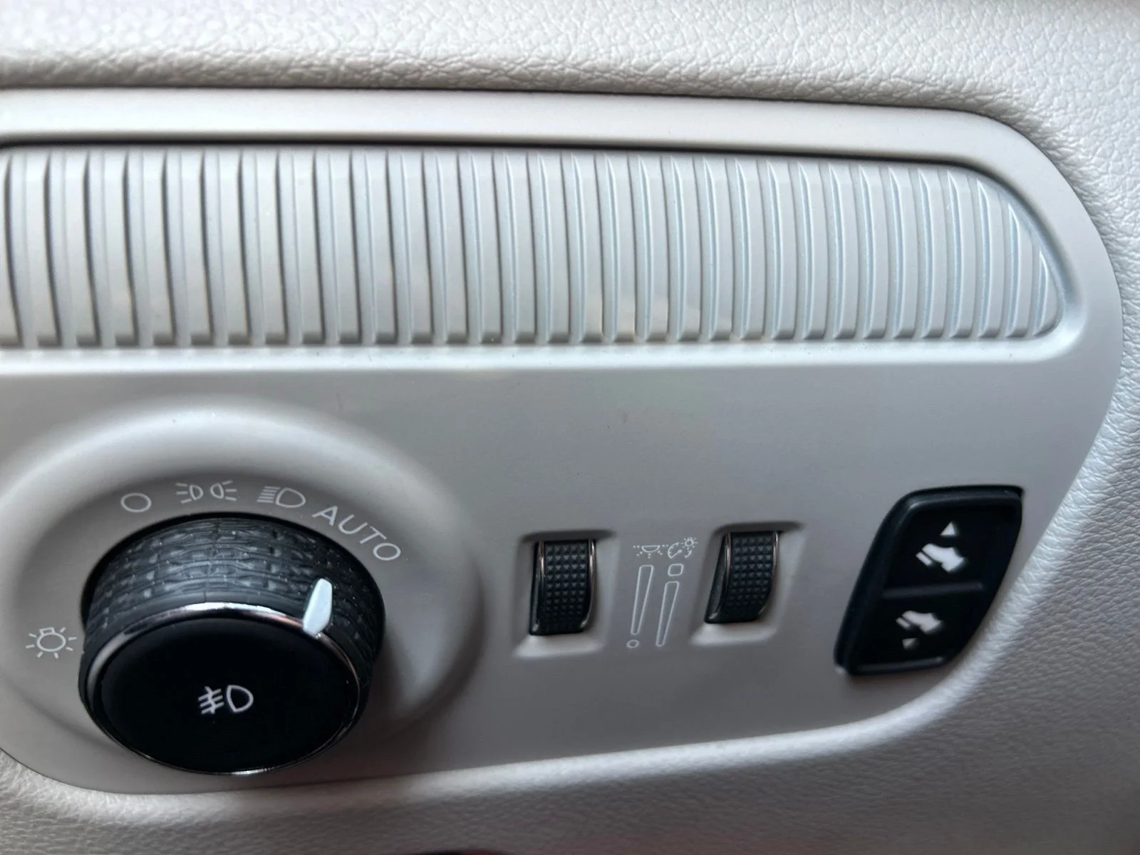 Used 2023 Bright White Clearcoat Jeep Series III image 25