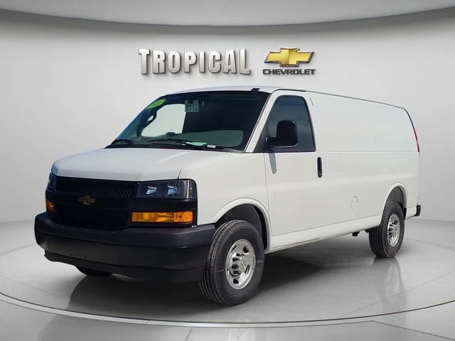 New 2026 Summit White Chevrolet WT image 1