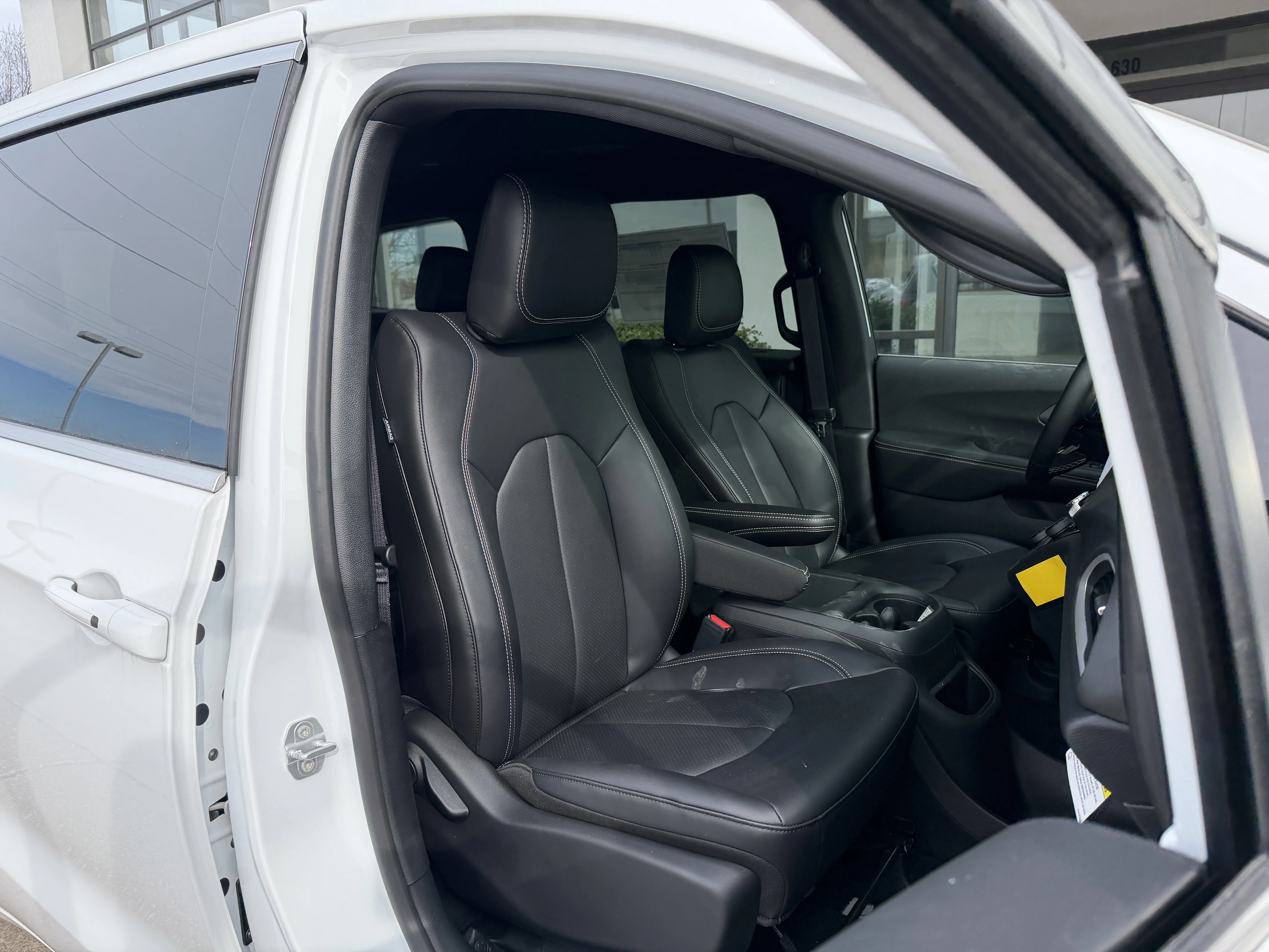 New 2026 Bright White Clear-Coat Exterior Paint Chrysler LX image 21