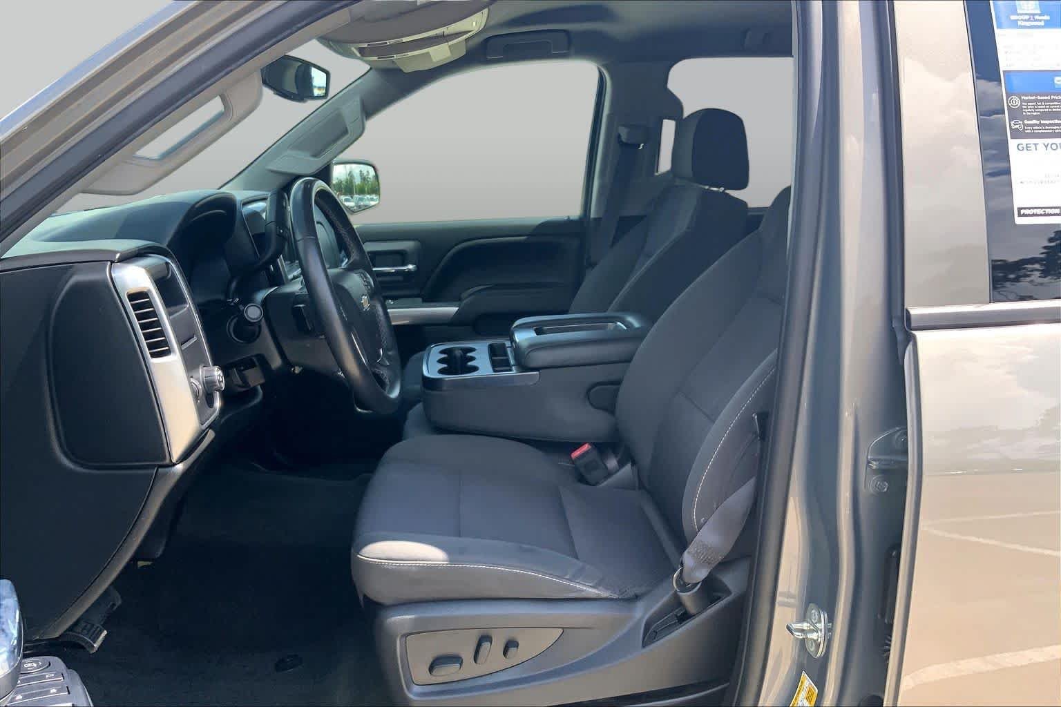 Used 2017 Pepperdust Metallic Chevrolet LT image 8