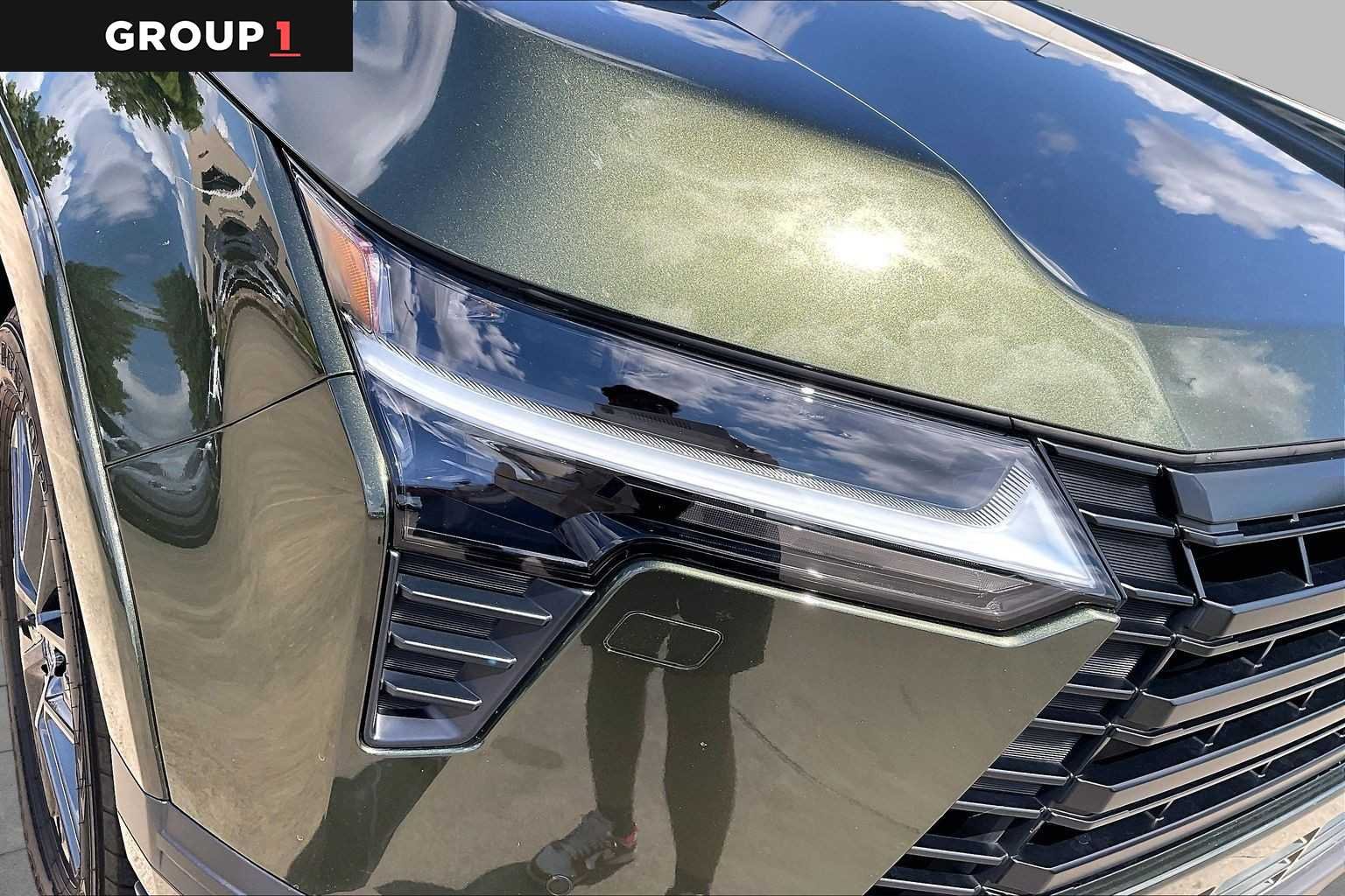 Used 2025 Nori Green Pearl Lexus Premium image 25