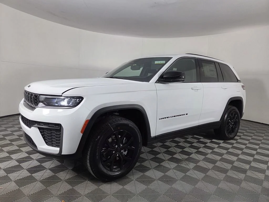 New 2026 Bright White Clear-Coat Exterior Paint Jeep Laredo Altitude image 8