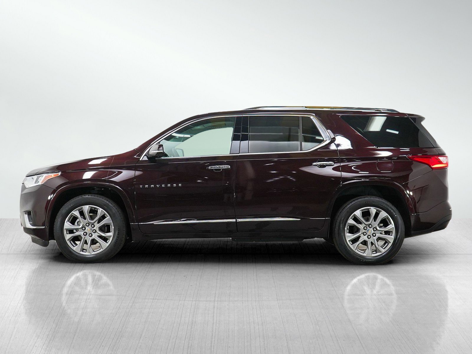 Used 2020 Chevrolet Traverse Premier with VIN 1GNEVKKW0LJ216912 for sale in Bloomington, Minnesota