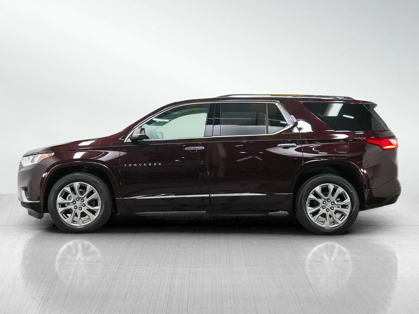 Used 2020 Chevrolet Traverse Premier with VIN 1GNEVKKW0LJ216912 for sale in Bloomington, Minnesota