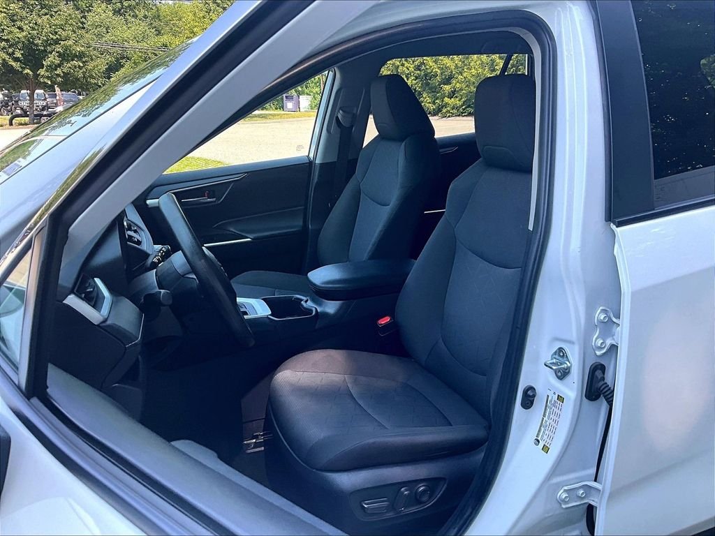 Used 2025 White Toyota XLE image 10