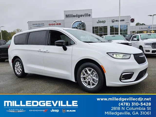 2026 Chrysler Pacifica Select's photo