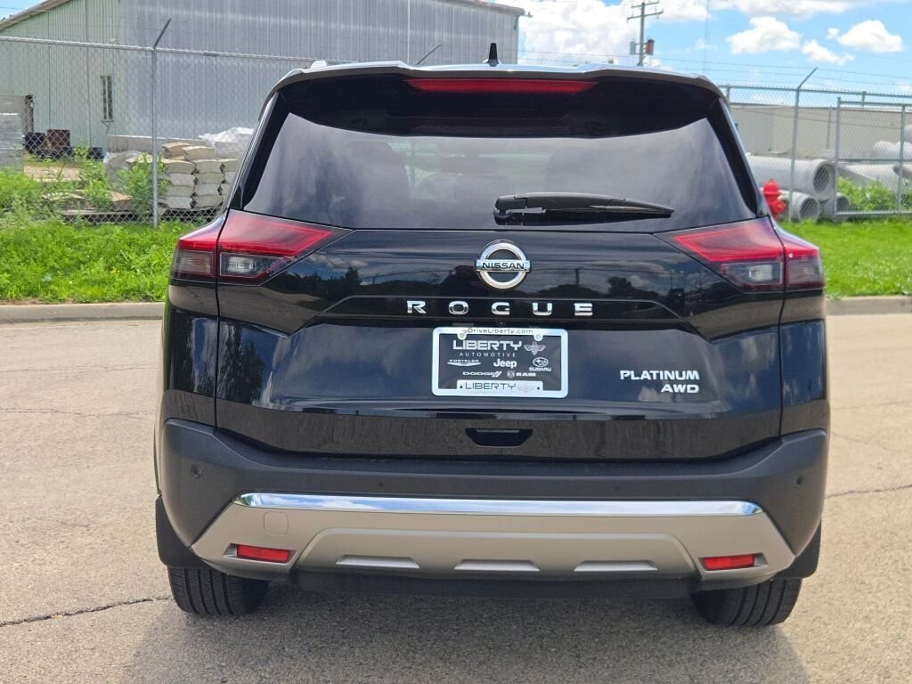 Used 2021  Nissan Platinum image 16