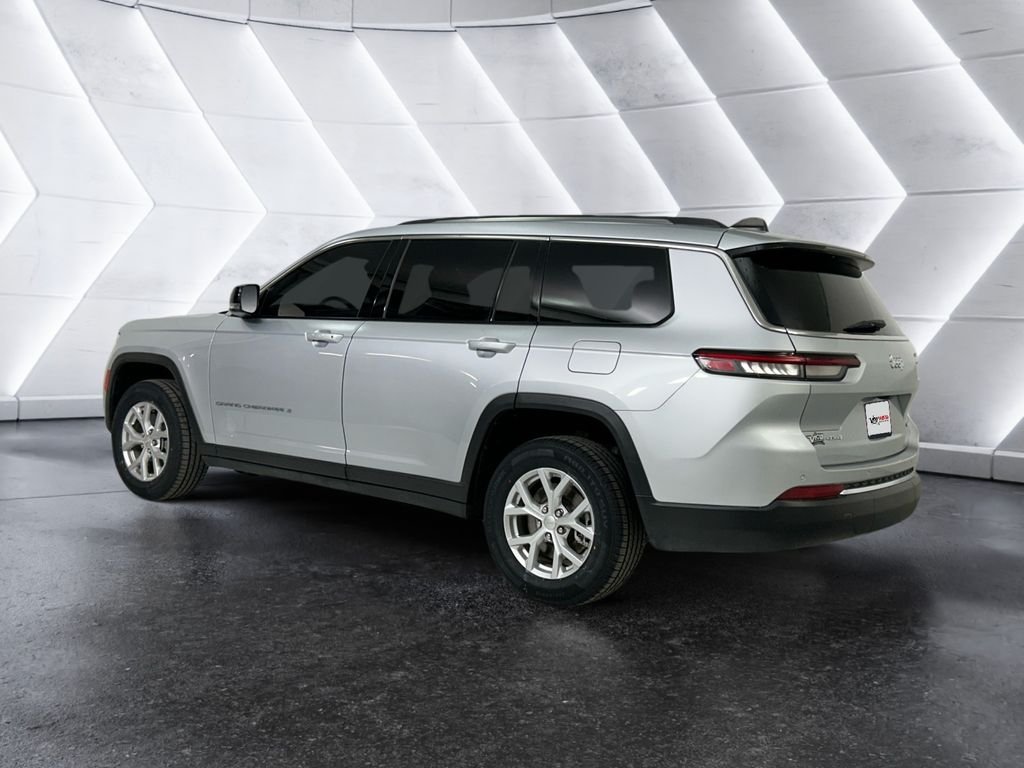 Used 2023 Silver Jeep Limited image 6