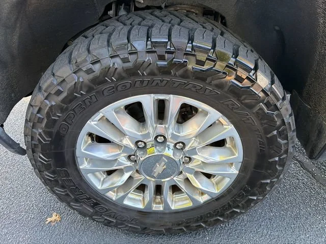 Used 2022 SILVER ICE METALLIC Chevrolet High Country image 11
