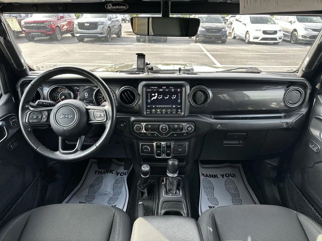 Used 2022 Black Jeep Altitude image 10