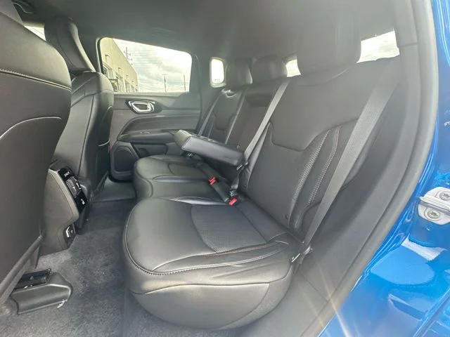 New 2026 Hydro Blue Pearl-Coat Exterior Paint Jeep Trailhawk image 23