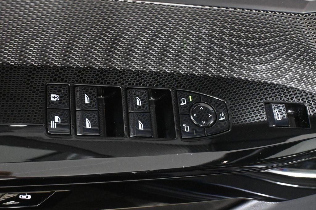 Used 2024 Black BMW 760i xDrive image 28