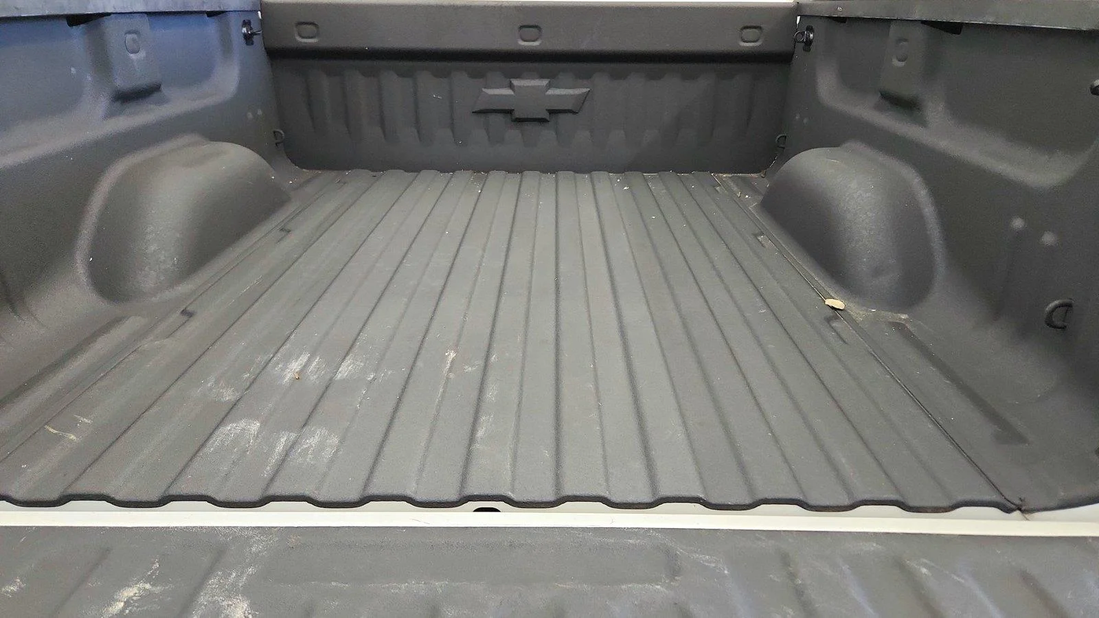 Used 2016 IRIDESCENT PEARL TRICOAT Chevrolet High Country image 36