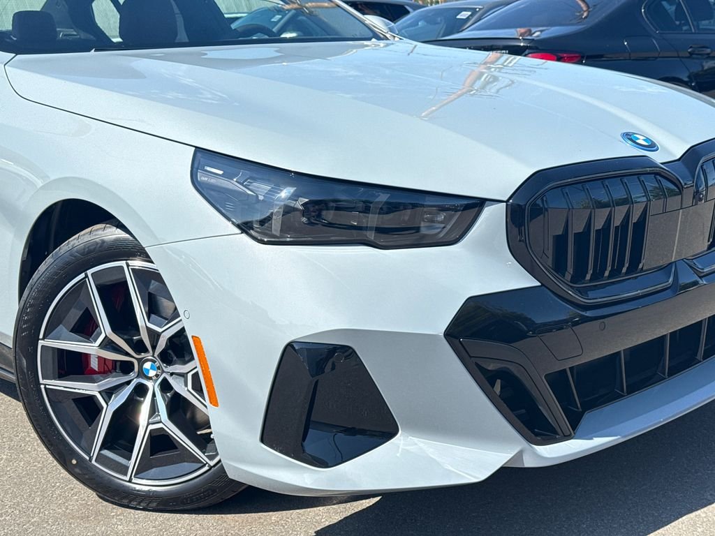 New 2027 Gray BMW xDrive40 image 6