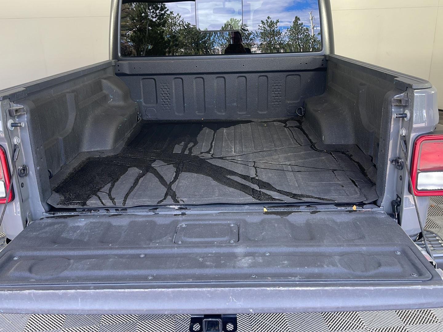 Used 2021 Sting-Gray Clearcoat Jeep Rubicon image 11