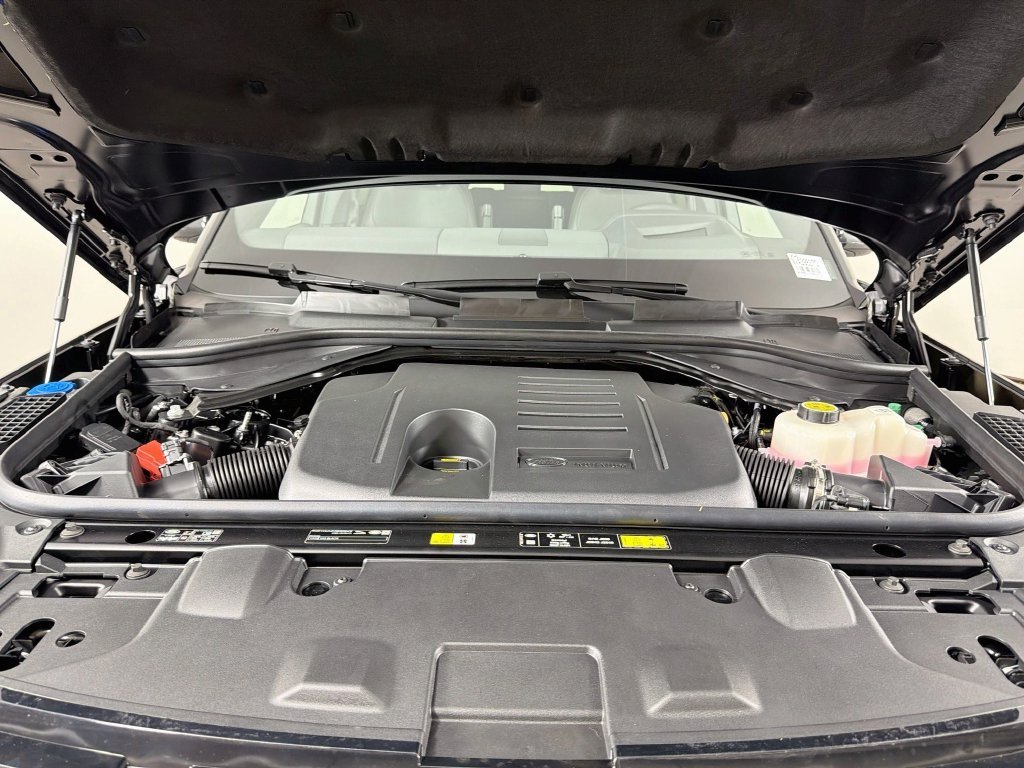New 2027 Santorini Black Land Rover SE image 32