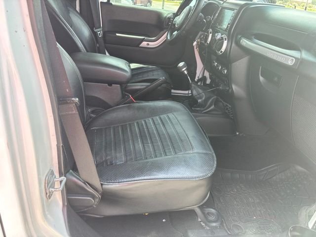 Used 2014 White Jeep Unlimited Rubicon image 14