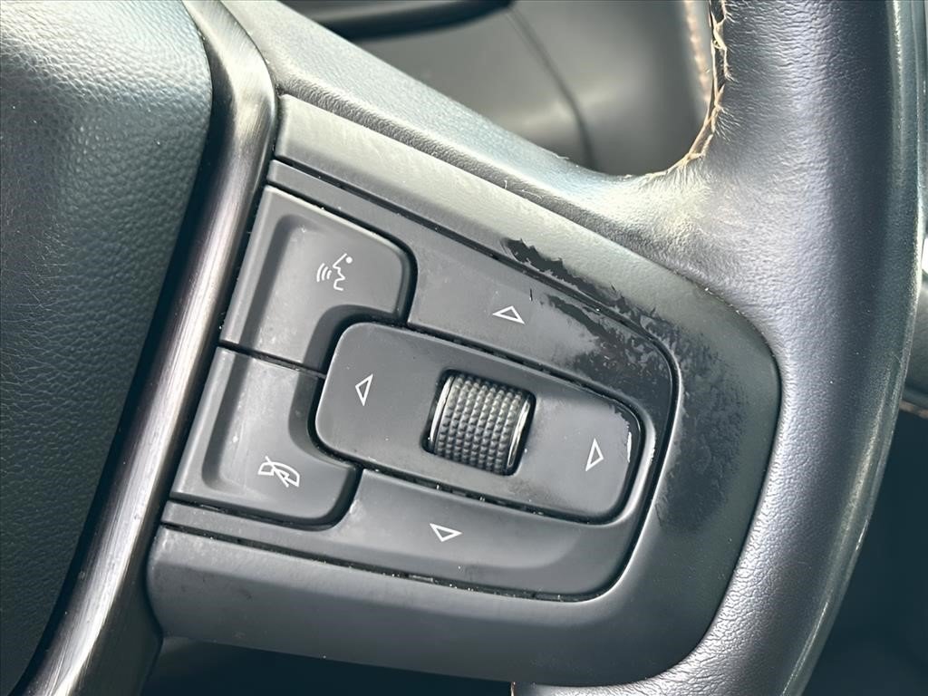 Used 2022 White Frost Tricoat GMC AT4 image 25