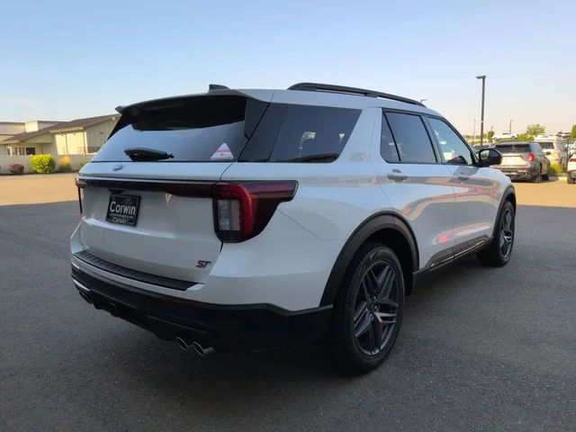 New 2026 Star White Metallic Tri-Coat Ford ST image 3