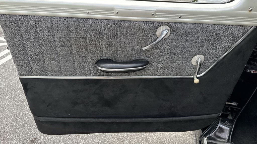 2022 Chrysler Voyager LX - Photo 38