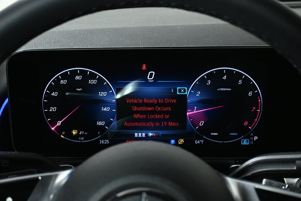 Used 2026 Mountain Grey Metallic Mercedes-Benz GLB 250 image 20