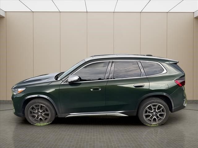 Used 2024 Green BMW xDrive28i image 6