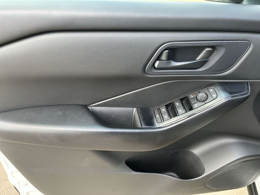 Used 2024 White Nissan S image 13
