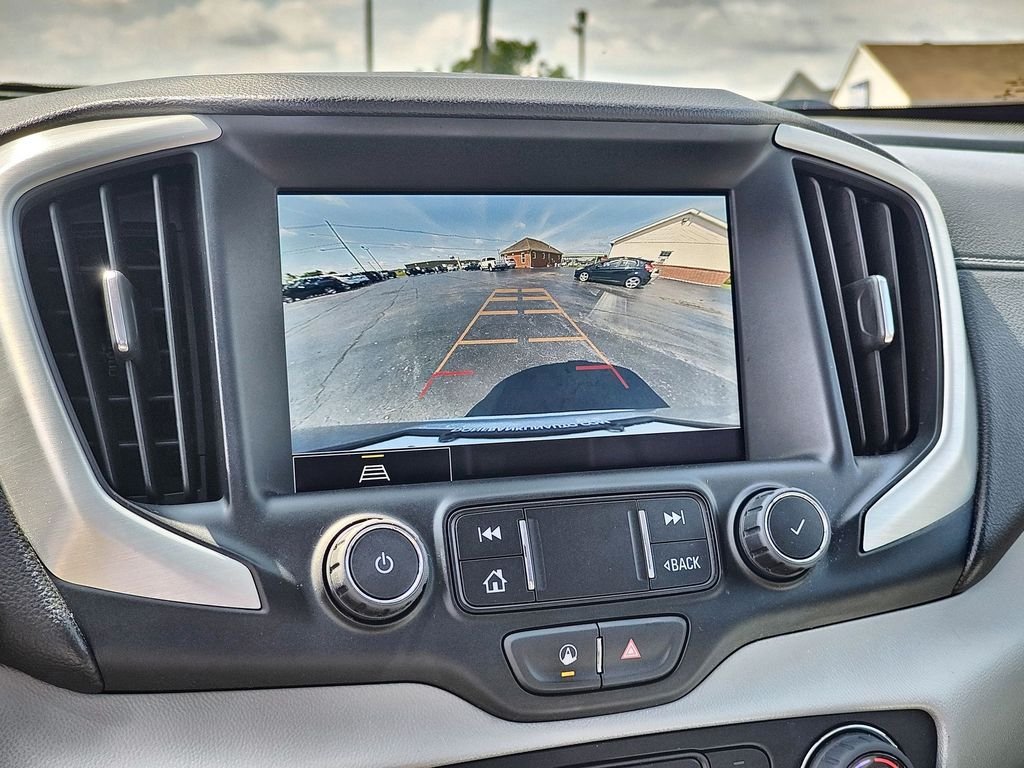 Used 2022 Silver GMC SLT image 17